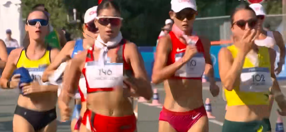 🥇女子20公里竞走决赛：中国选手杨佳玉领先夺得金牌